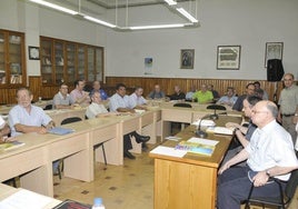 Un momento de la asamblea celebrada en el colegio de San Agustín.