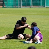 Jon Villanueva y Parra, dos de los jugadores que continuarán, en uno de los últimos entrenamientos.