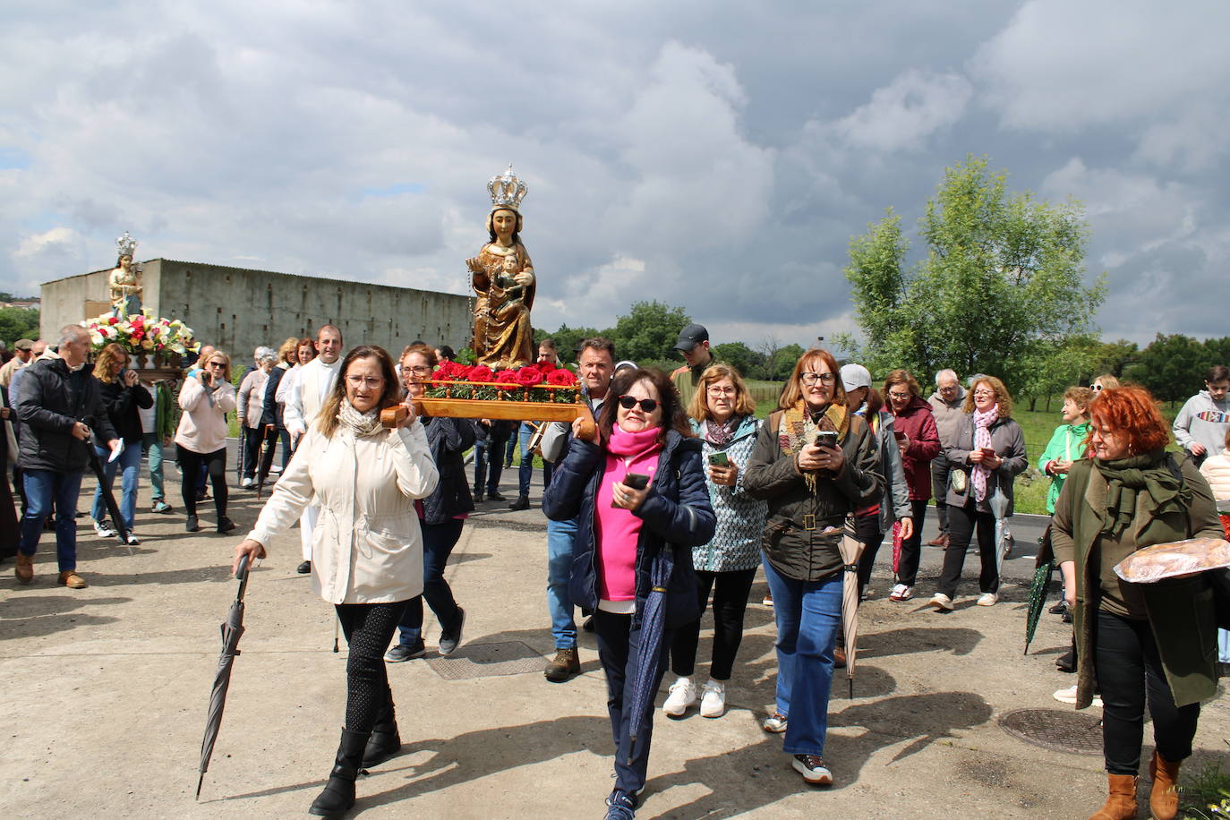 Valdelamatanza y Aldeanueva del Camino se reencuentran en su romería de la Virgen del Rosario