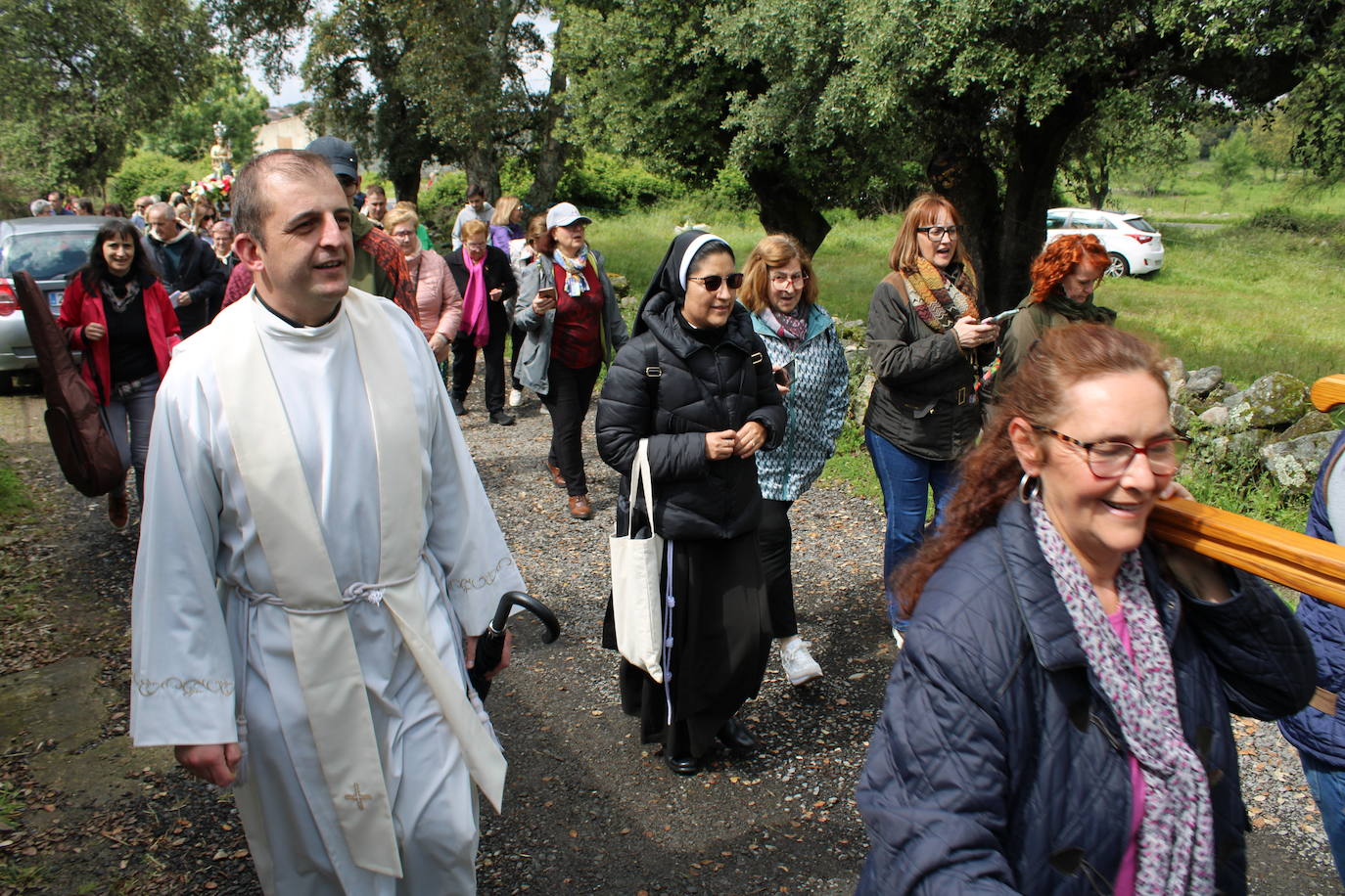 Valdelamatanza y Aldeanueva del Camino se reencuentran en su romería de la Virgen del Rosario