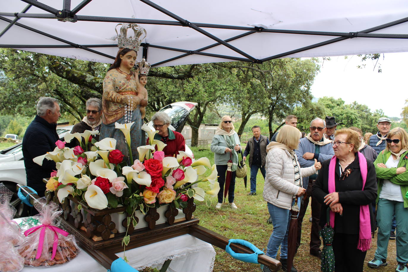 Valdelamatanza y Aldeanueva del Camino se reencuentran en su romería de la Virgen del Rosario