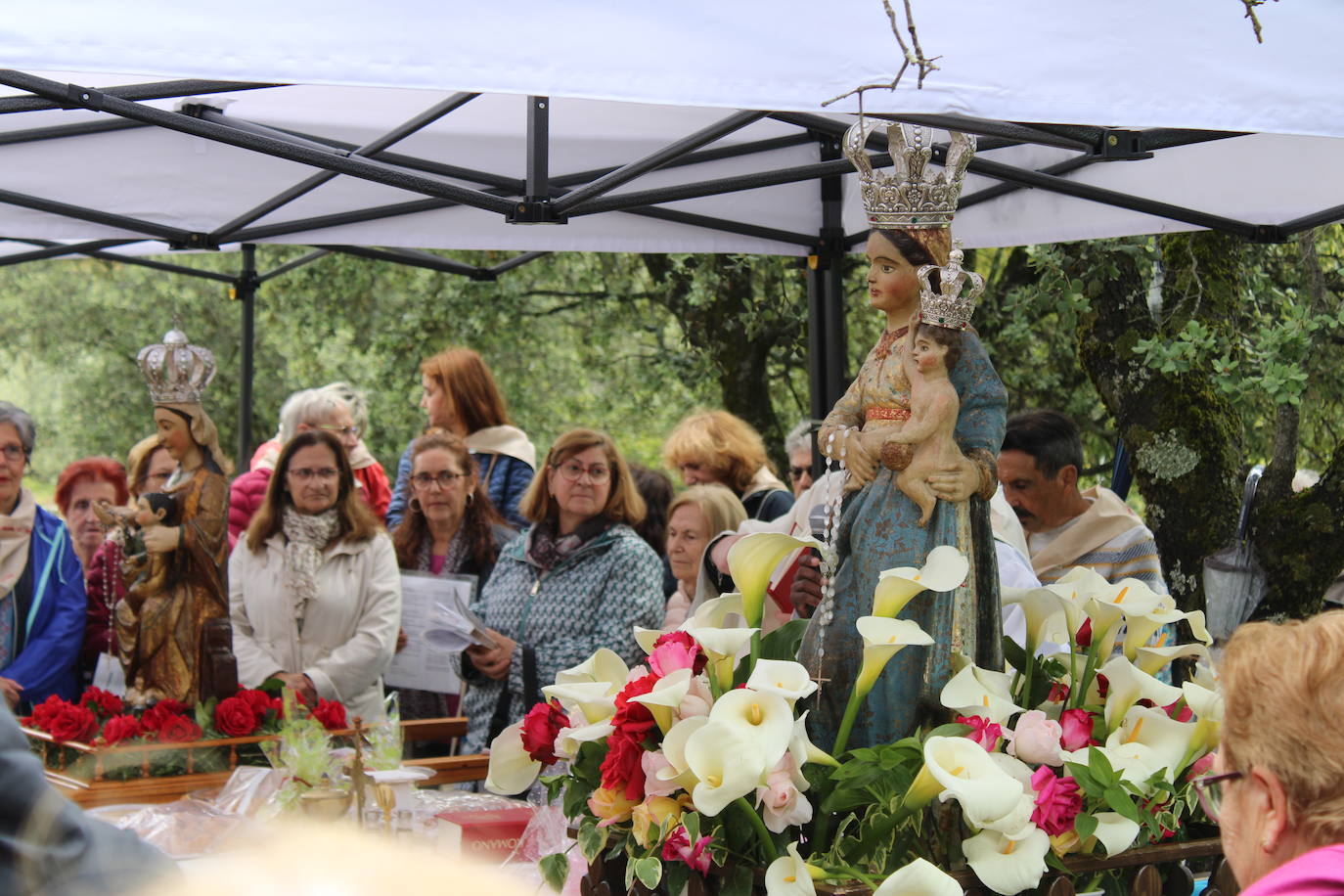Valdelamatanza y Aldeanueva del Camino se reencuentran en su romería de la Virgen del Rosario