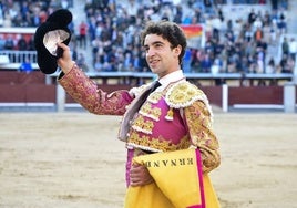 Víctor Hernández en la vuelta al ruedo en Las Ventas.