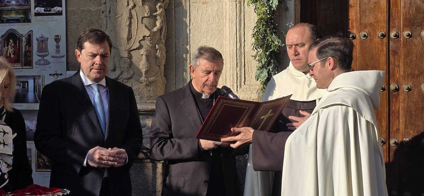 Máxima expectación en Alba de Tormes por la histórica veneración pública de Santa Teresa