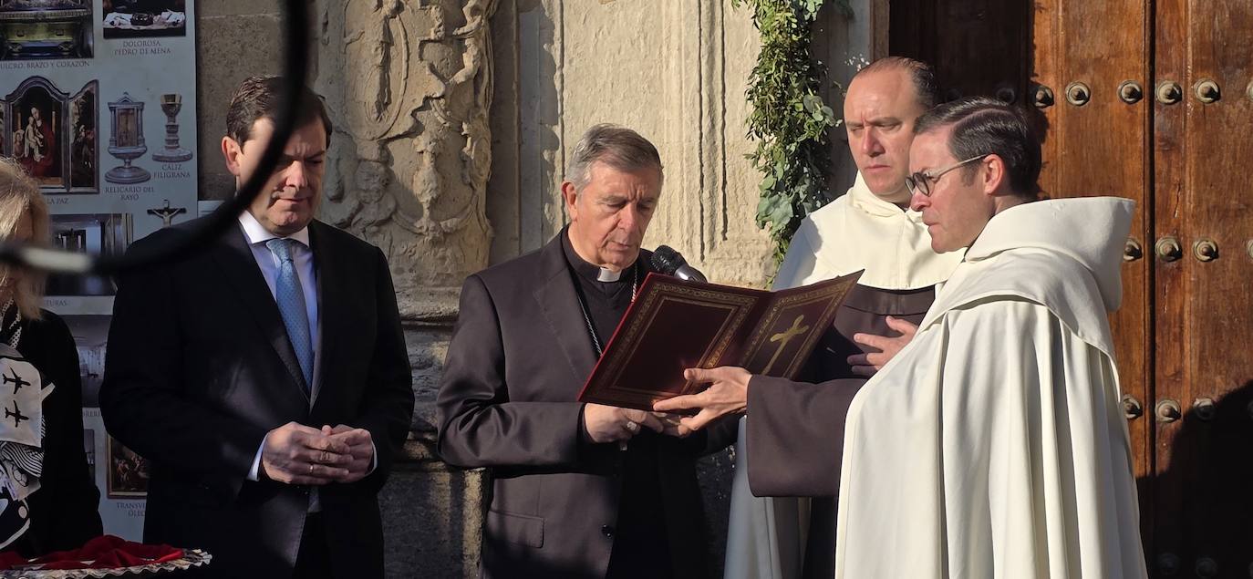 Máxima expectación en Alba de Tormes por la histórica veneración pública de Santa Teresa