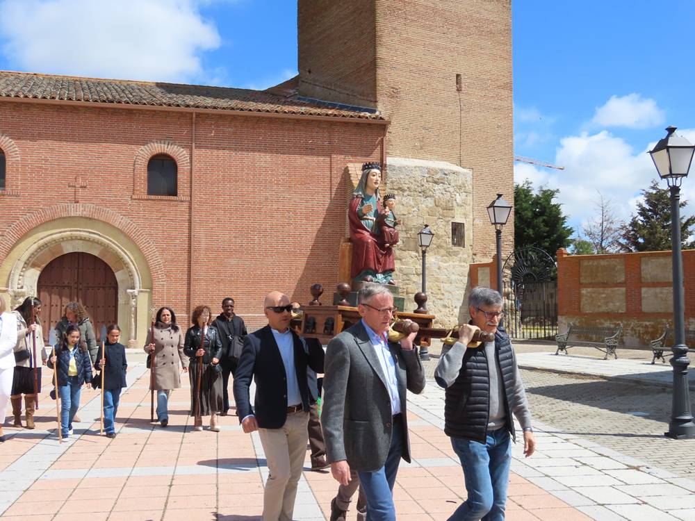 Todos con la Virgen del Hinojal en Paradinas
