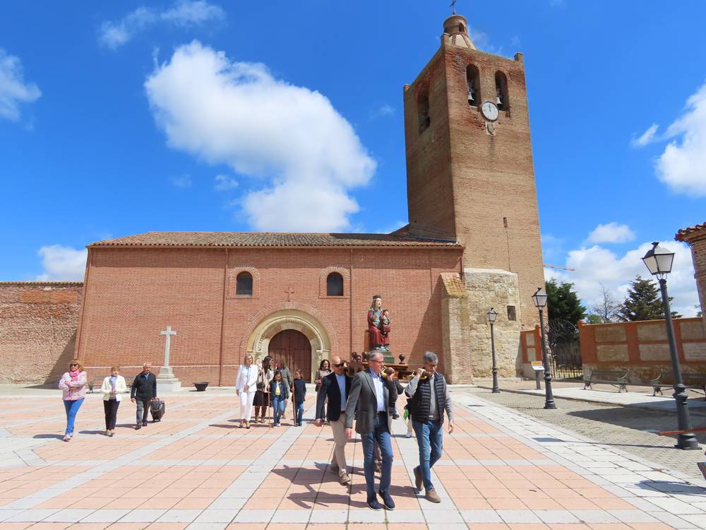 Todos con la Virgen del Hinojal en Paradinas