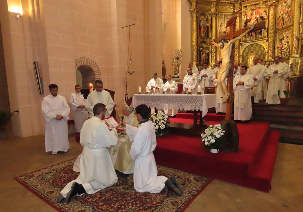 Nuevo acólito al servicio del altar