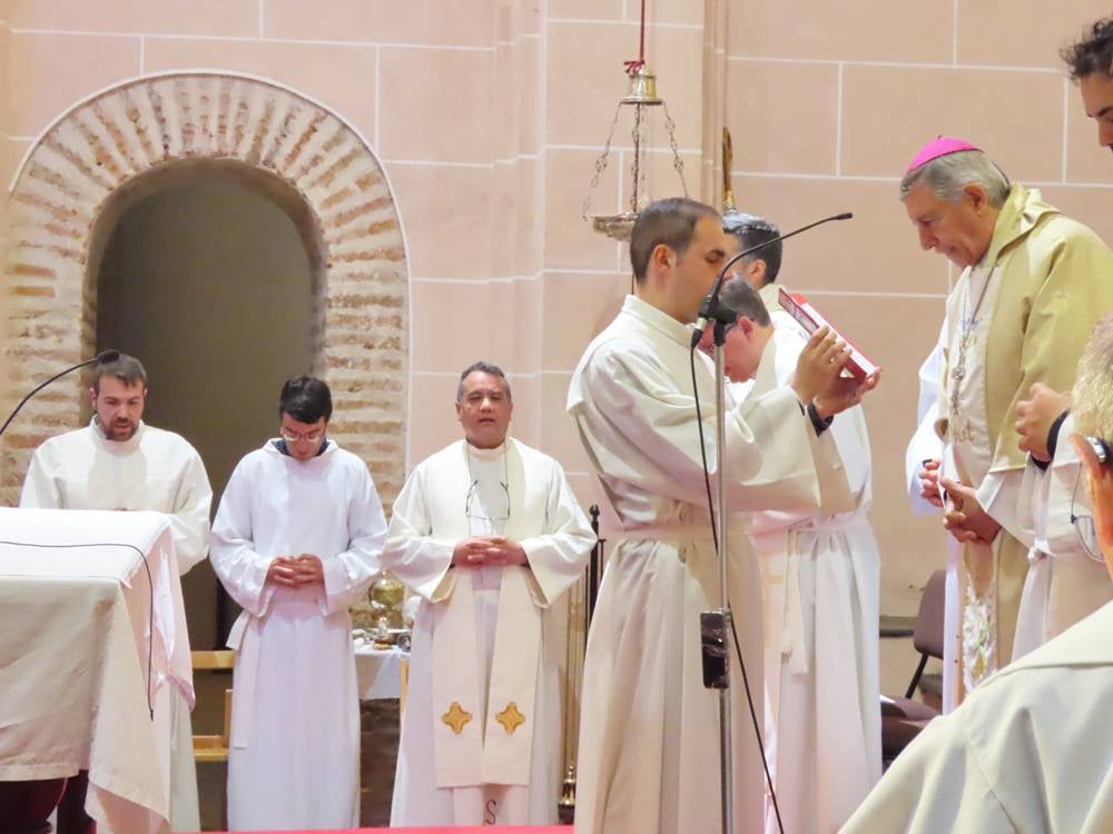 Nuevo acólito al servicio del altar
