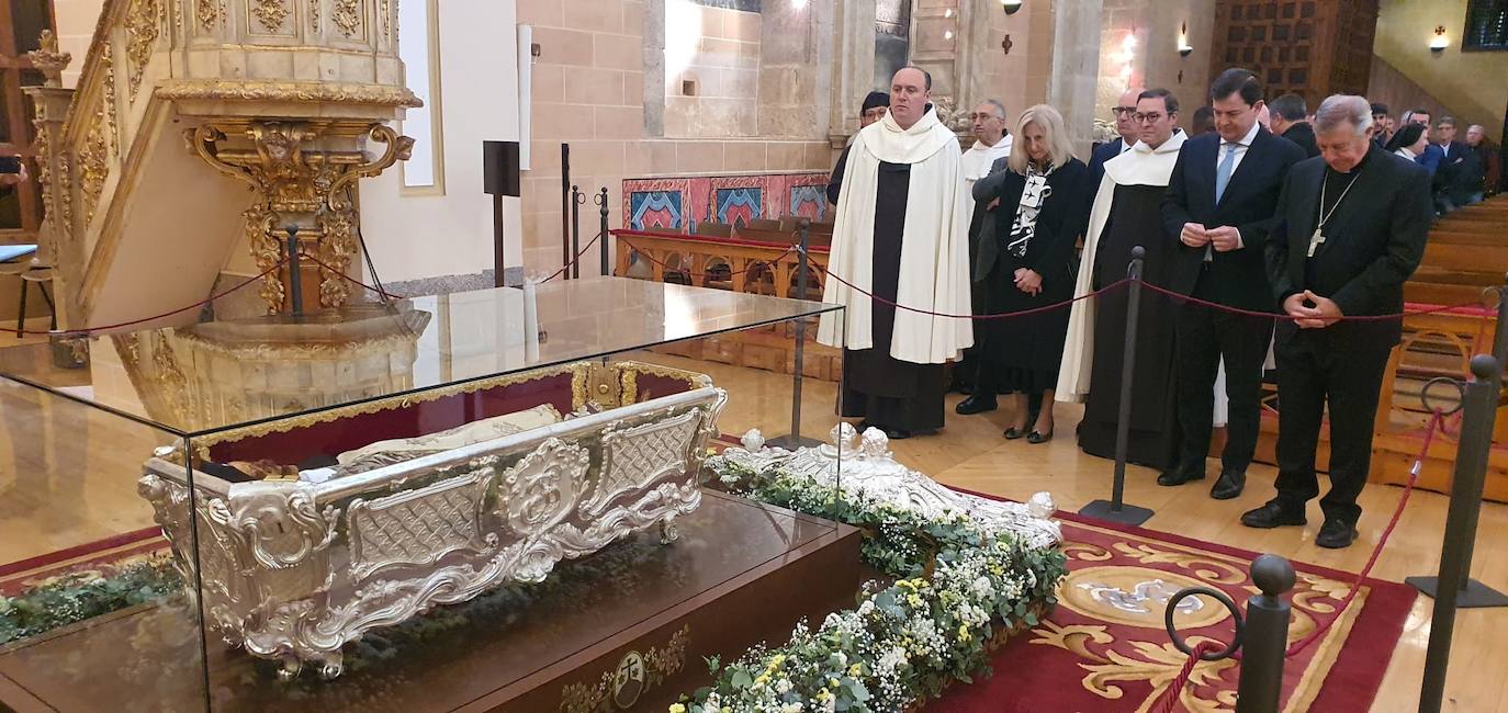 Máxima expectación en Alba de Tormes por la histórica veneración pública de Santa Teresa