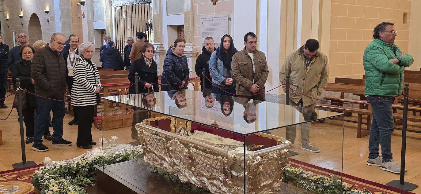 Máxima expectación en Alba de Tormes por la histórica veneración pública de Santa Teresa