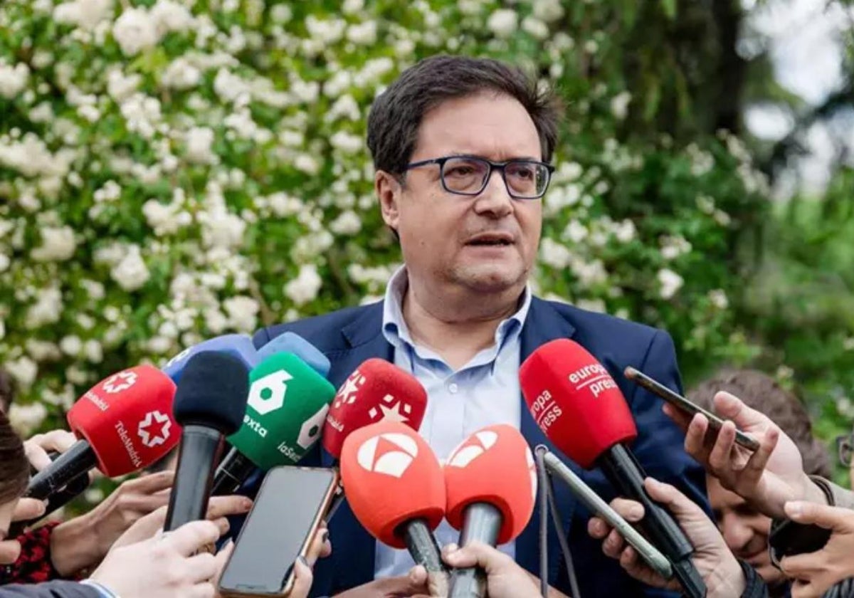 El ministro Óscar López.