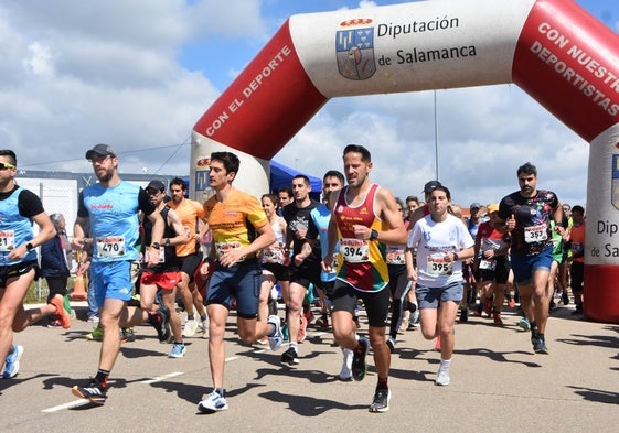 Imagen de la salida del X Cross de Aldeatejada.