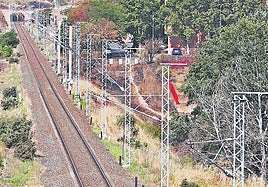Un tramo de la línea de ferrocarril entre Salamanca y Portugal, en la que se ha producido el robo de catenaria.