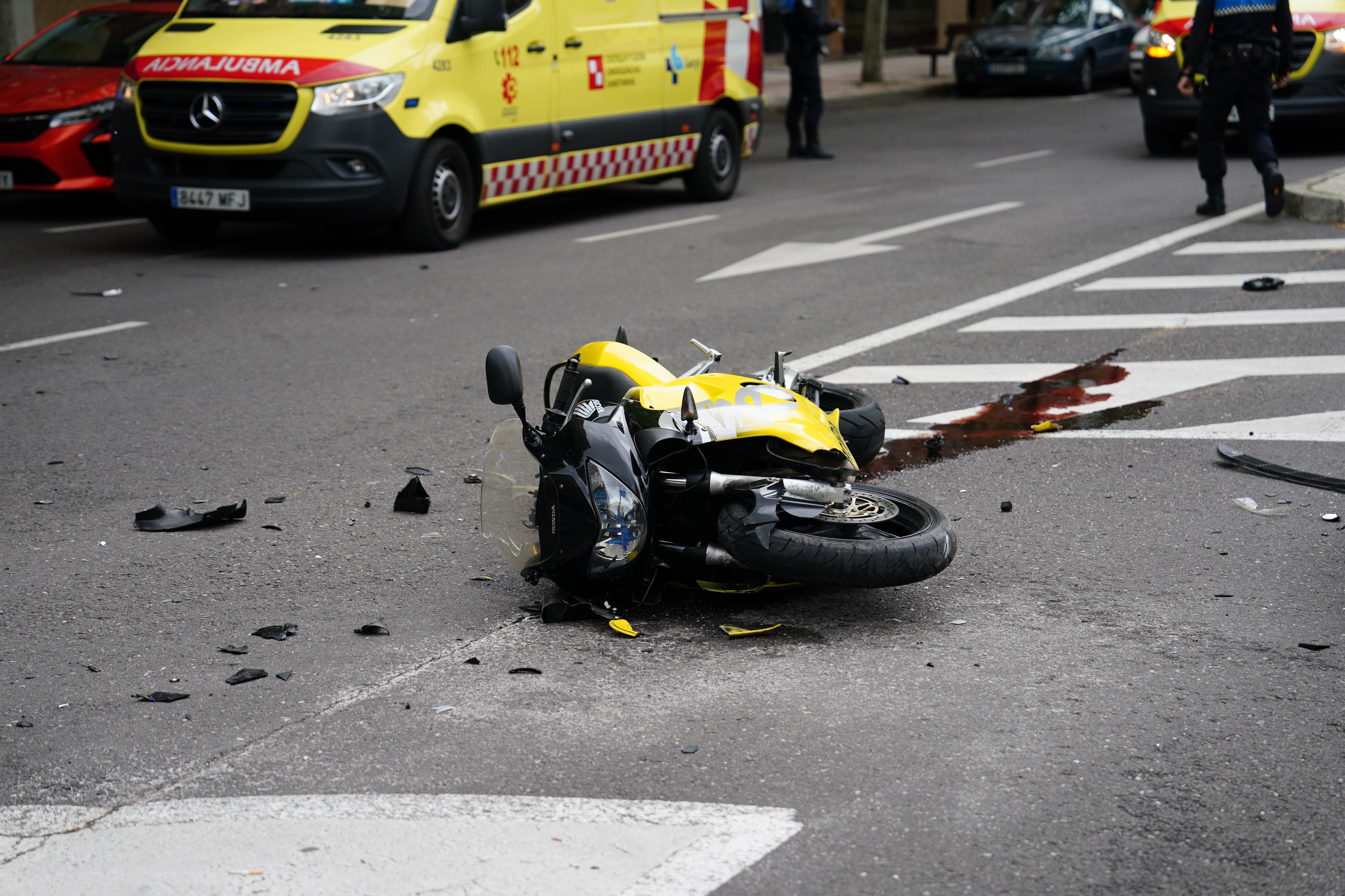 Así ha sido la brutal colisión con dos motoristas heridos en la avenida de Alfonso IX de León