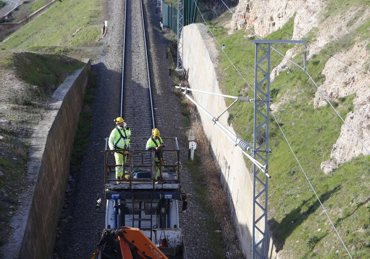 Trabajos en la línea ferroviaria de Salamanca a Fuentes de Oñoro.