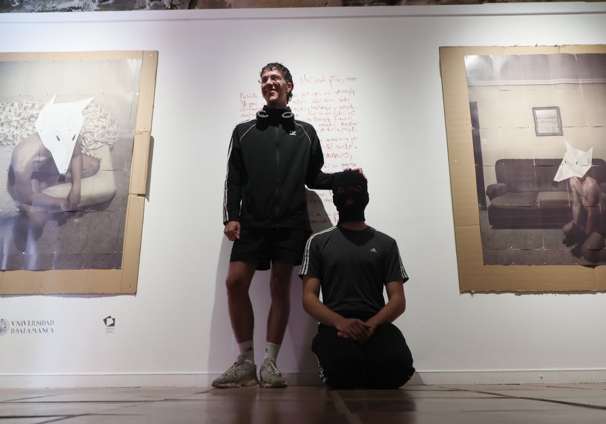 Polémica exposición en Salamanca: «No solo se puede ser perro en el tema del sexo...»