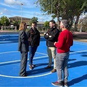 Almudena Parres, visitando la pista en el parque de los Jesuitas.