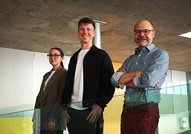 Laura Bohórquez, Adam Hockley y Manuel S. Malmierca.