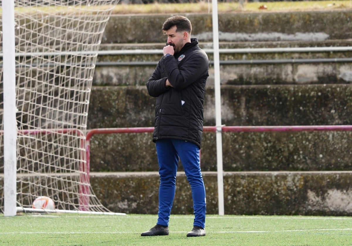 Carlos Valverde, en su etapa como entrenador del filial.