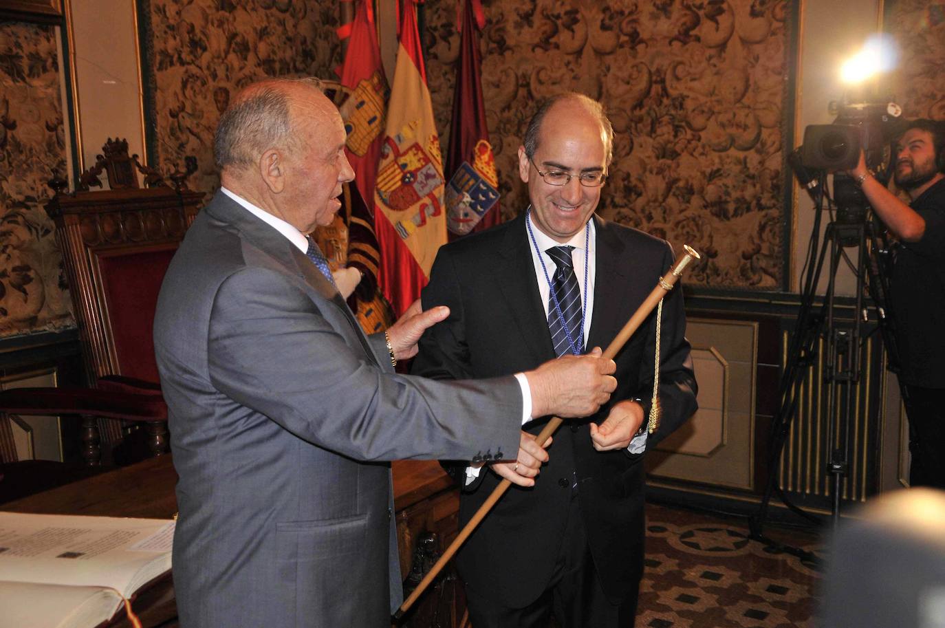 El 30 de junio de 2011 toma posesión como presidente de la Diputación de Salamanca, cargo que todavía ocupa tras renovarlo en las diferentes Elecciones Municipales.