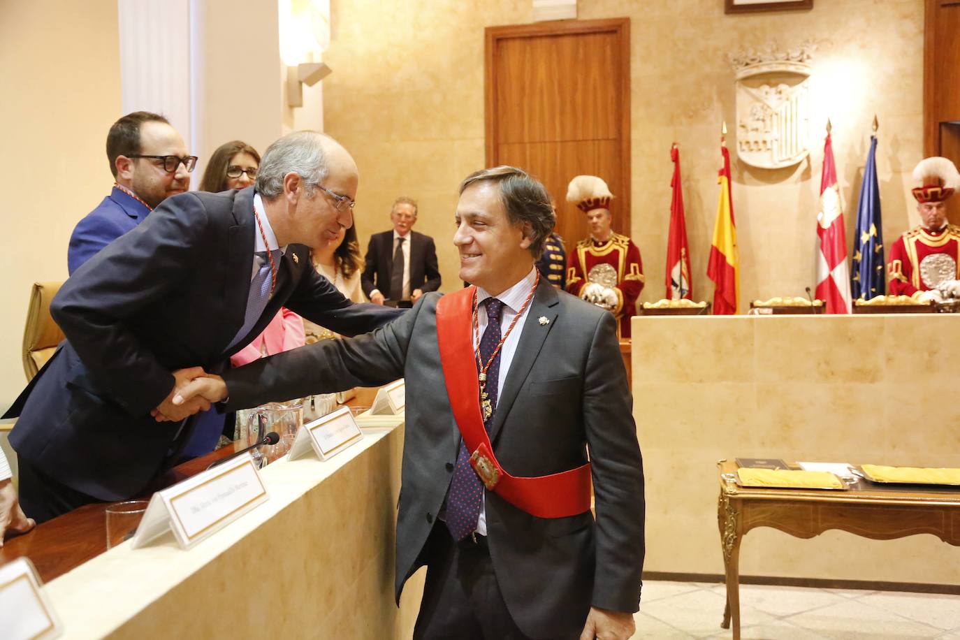 En la legislatura de Carlos García Carbayo como alcalde de Salamanca de 2019 a 2023, Javier Iglesias ocupó una concejalía en el ayuntamiento, además de la presidencia de la Diputación.