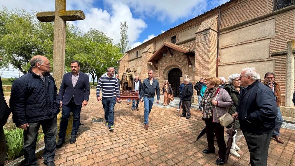 Procesión con San Isidro en Cantalapiedra