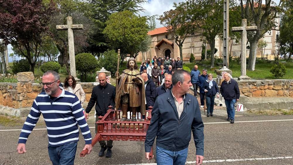 Procesión con San Isidro en Cantalapiedra