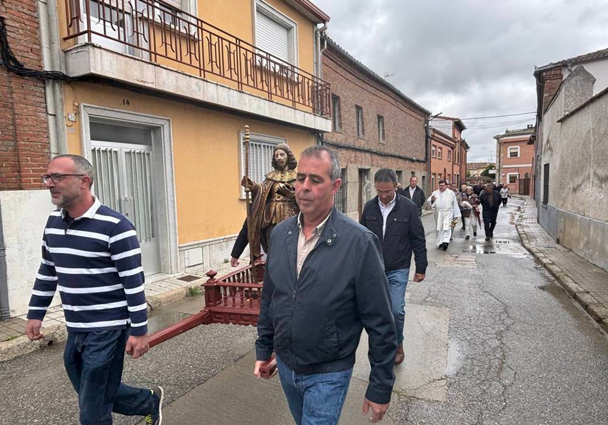 Procesión con San Isidro en Cantalapiedra