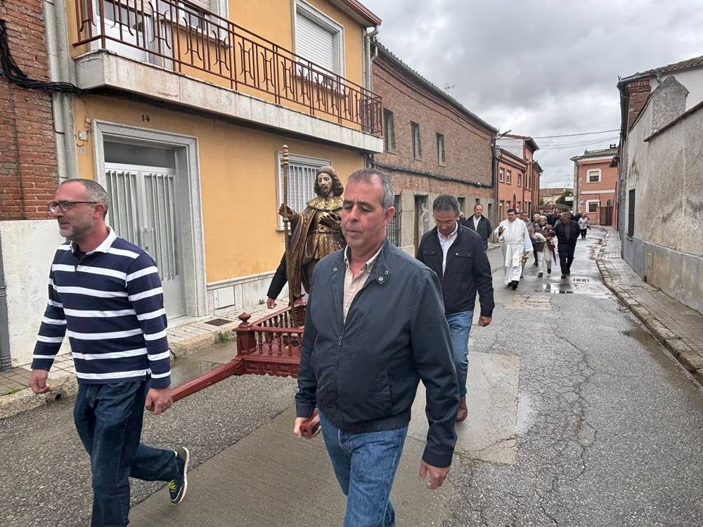 Procesión con San Isidro en Cantalapiedra