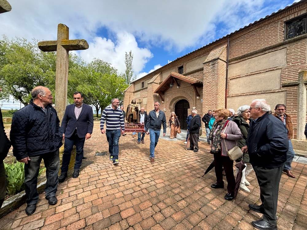 Procesión con San Isidro en Cantalapiedra