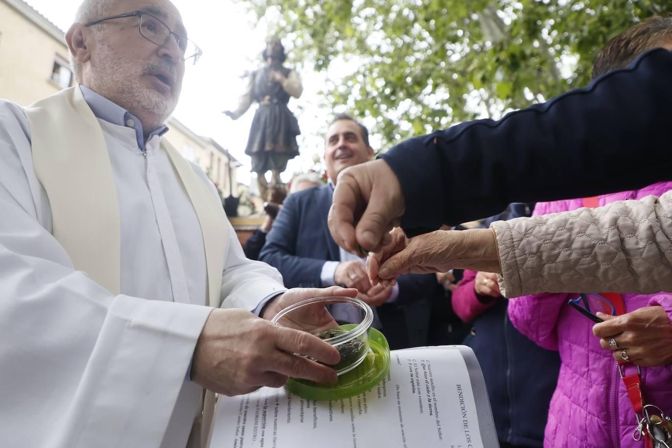 Hasta a San Isidro le sobró lluvia