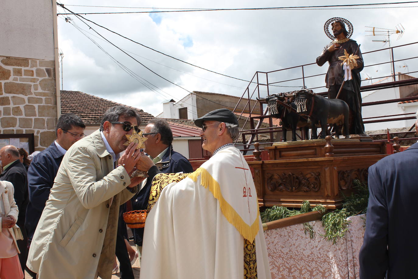 Cabrillas bendice los campos de la mano de San Isidro en el inicio del programa festivo