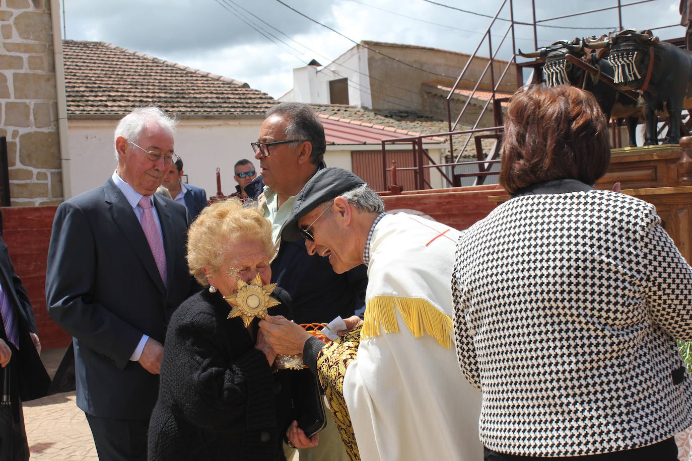 Cabrillas bendice los campos de la mano de San Isidro en el inicio del programa festivo