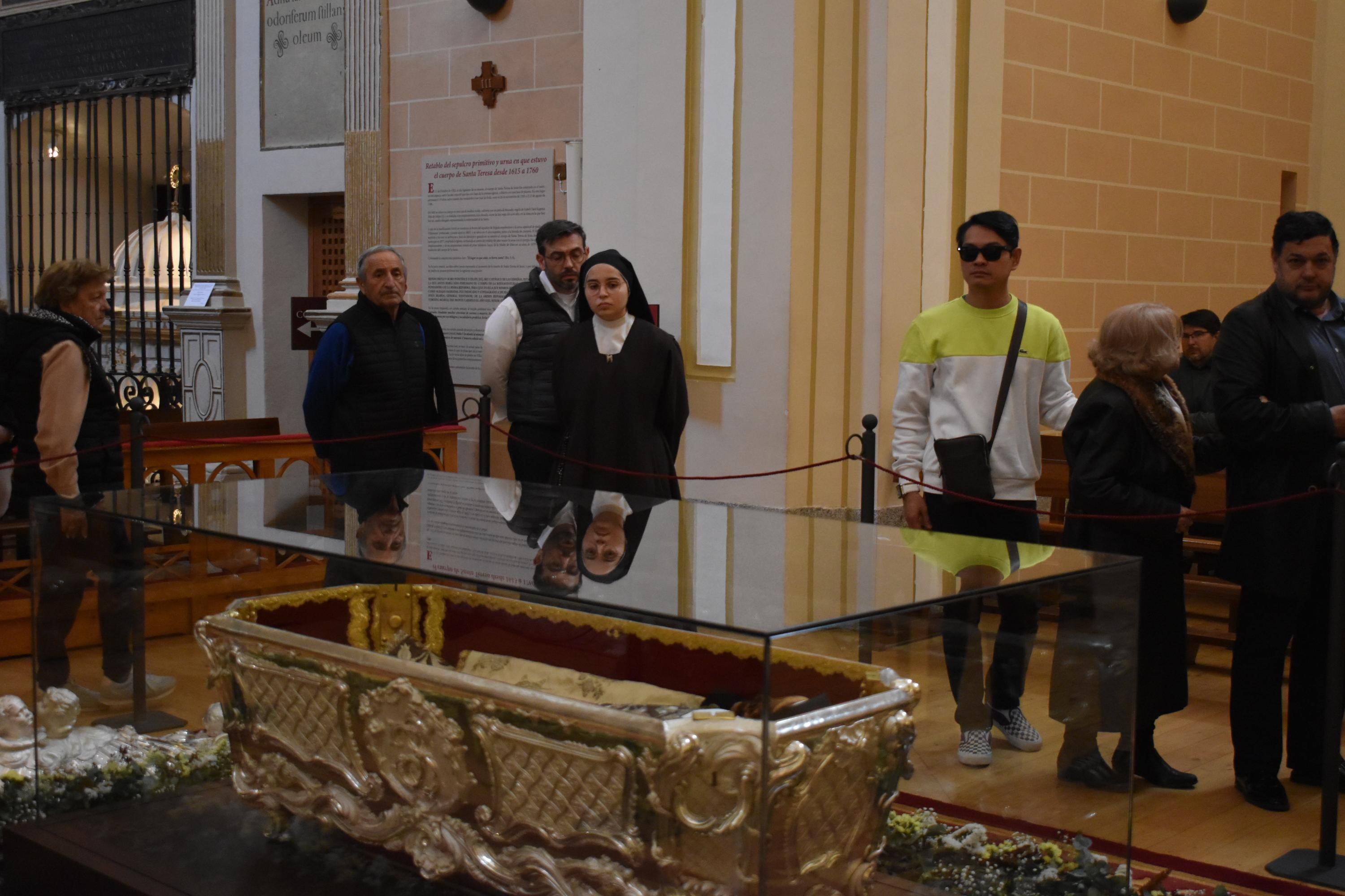 El nuncio del papa honra a Santa Teresa en Alba de Tormes: «No habría podido faltar a esta gran ocasión»