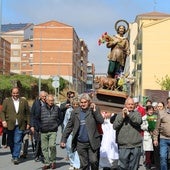 Imagen de la procesión con la imagen de San Isidro para bendecir los campos.