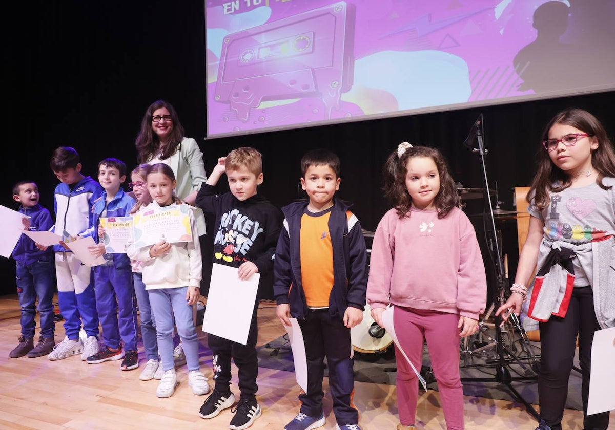 Los niños salmantinos reciben sus diplomas en las actividades del Día de las Familias.