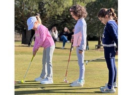 La Escuela Infantil cuenta actualmente con 60 niños que entrenan los fines de semana.