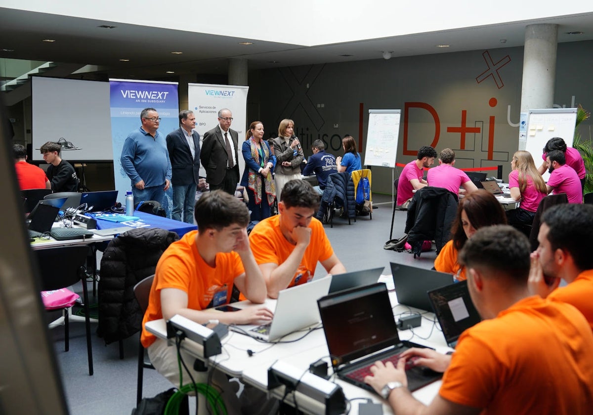 La Universidad pone a prueba el ingenio de los estudiantes de Informática en una nueva edición del hackathon