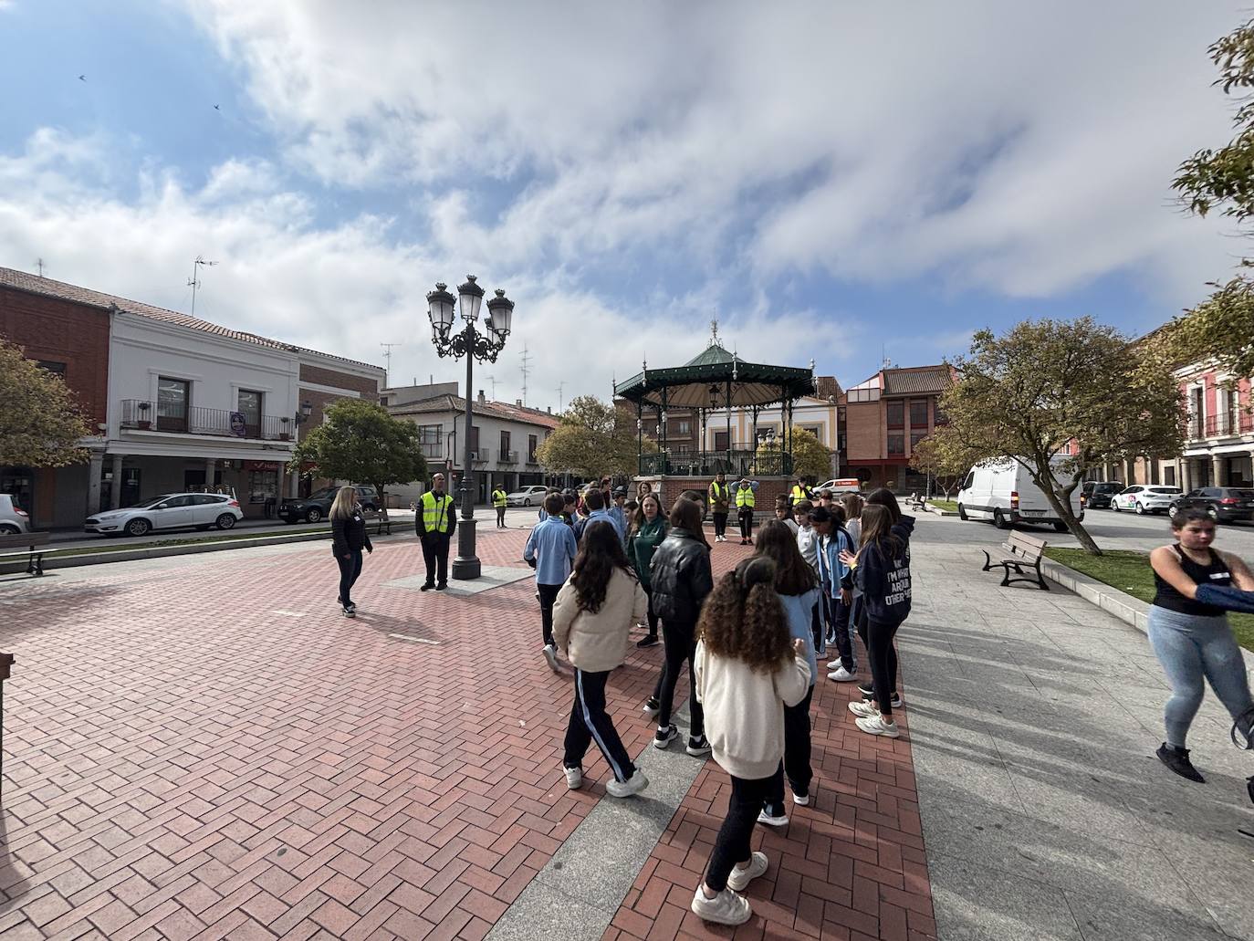 Todos los centros educativos de Peñaranda unidos por primera vez en el día de la Educación Física en la Calle