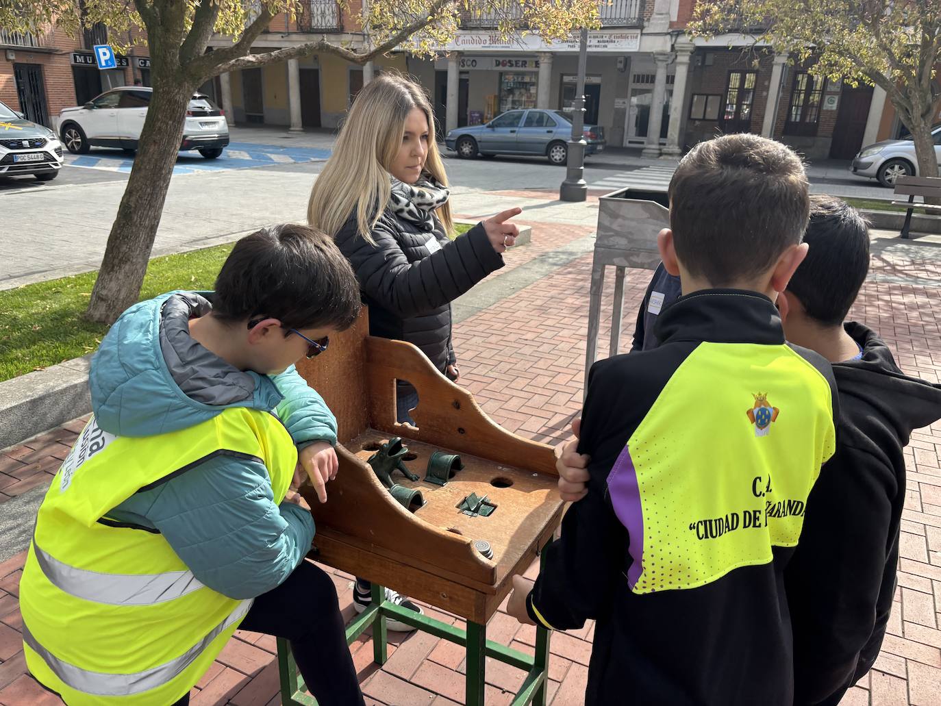 Todos los centros educativos de Peñaranda unidos por primera vez en el día de la Educación Física en la Calle