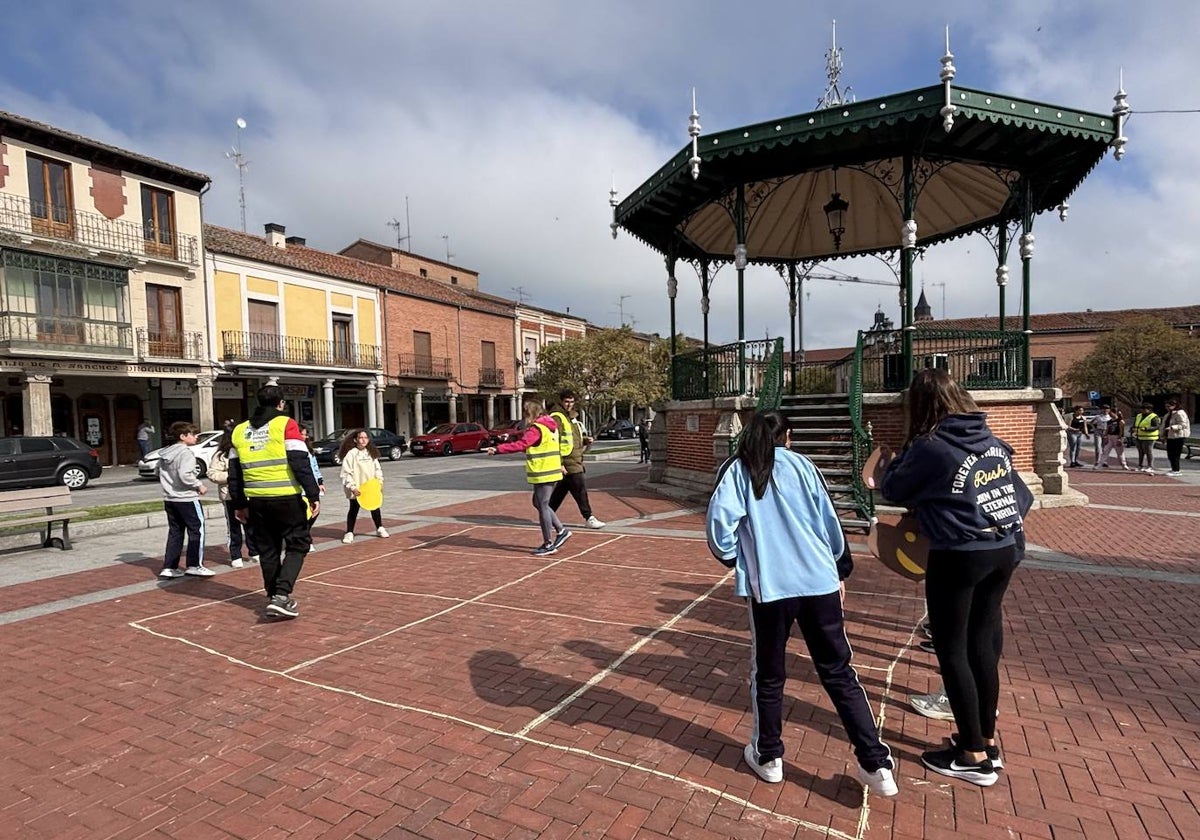 Todos los centros educativos de Peñaranda unidos por primera vez en el día de la Educación Física en la Calle