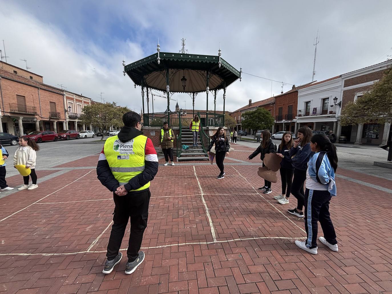 Todos los centros educativos de Peñaranda unidos por primera vez en el día de la Educación Física en la Calle