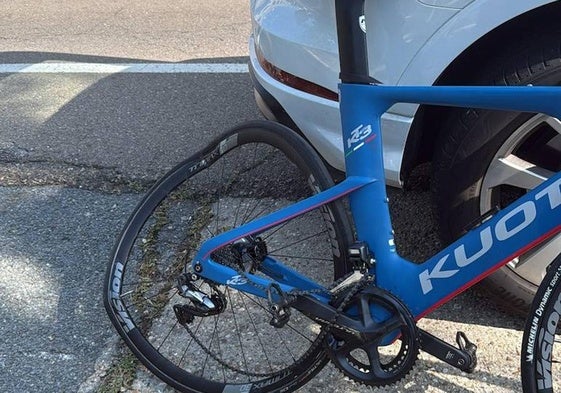 Así ha quedado la bici del triatleta y atleta, Alberto Bravo.