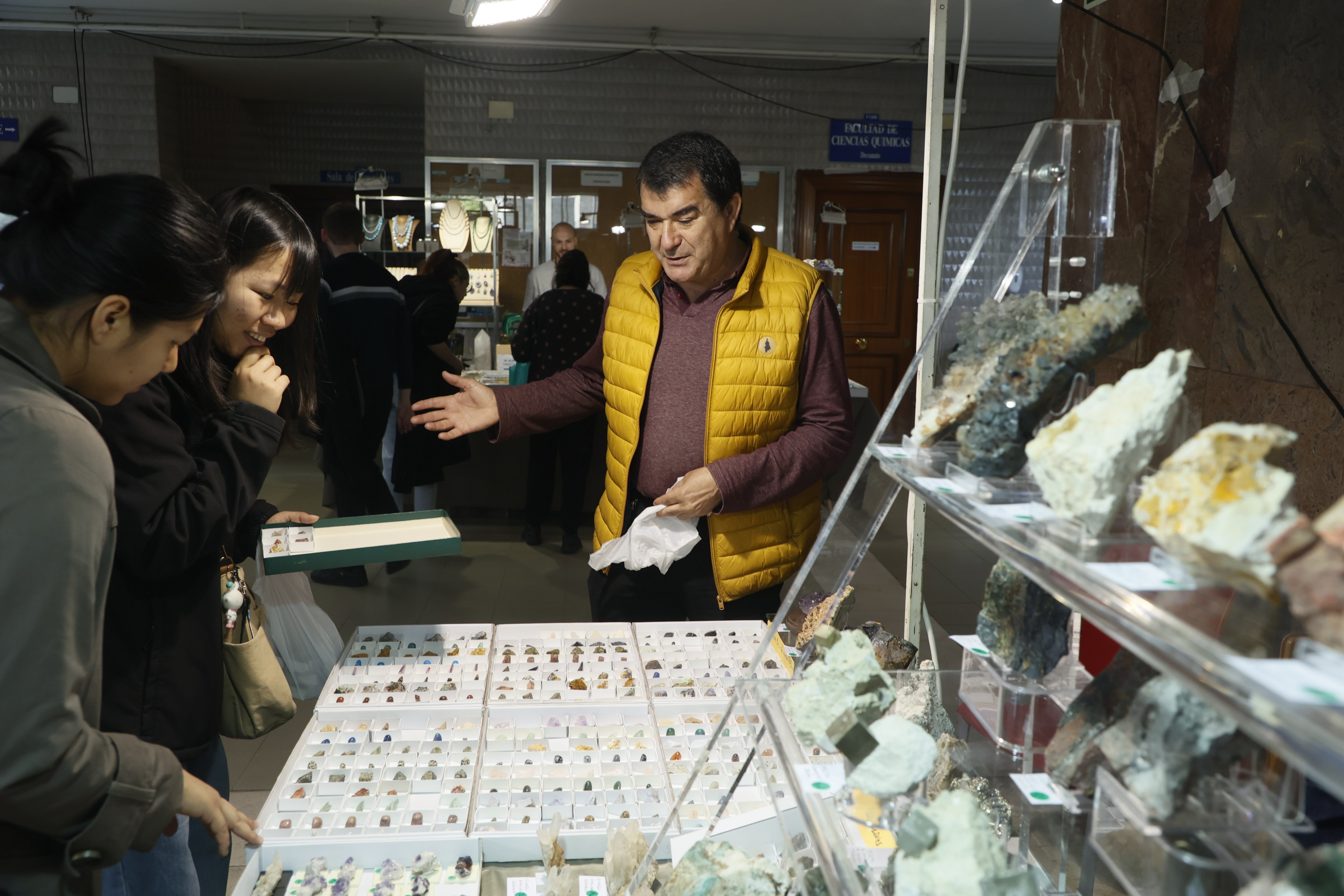 Feria de los Minerales de la USAL: &quot;Ahora miro el mundo con unos ojos muy distintos&quot;