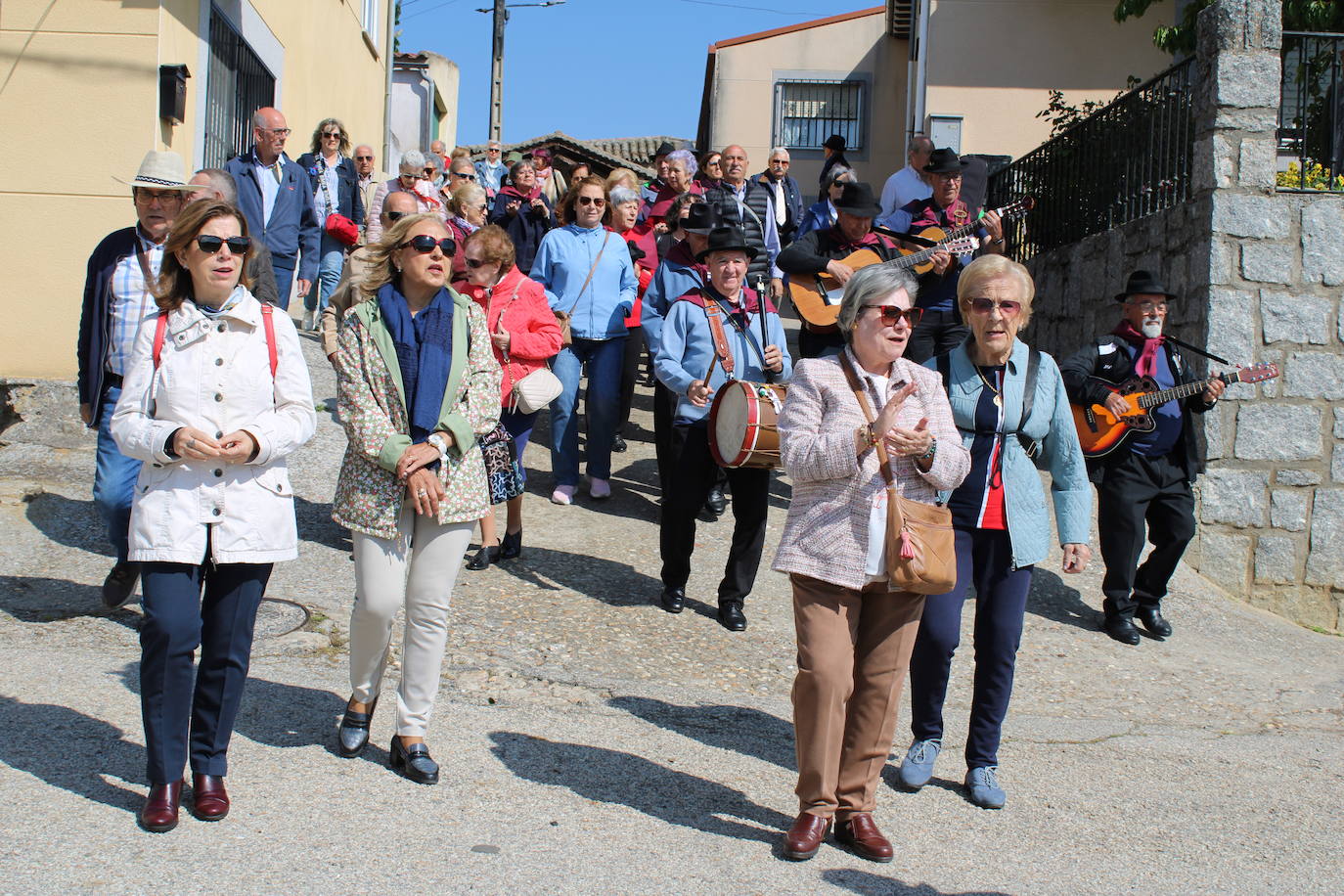 Frades, punto de encuentro intergeneracional en torno a Gabriel y Galán