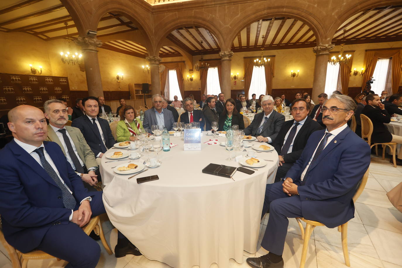 Agustín Andrés (CaixaBank), Fernando Díaz (Junta de CyL), Pedro Martínez (Ayuntamiento de Salamanca), María de Las Nieves García y José Roque Madruga (Diputación de Salamanca), Javier García (Junta de CyL), Susana Magdaleno (LA GACETA), Godofredo García (Grupo Limcasa), José Francisco Diego (Junta de CyL) y Celestino del Teso (Diputación de Salamanca).