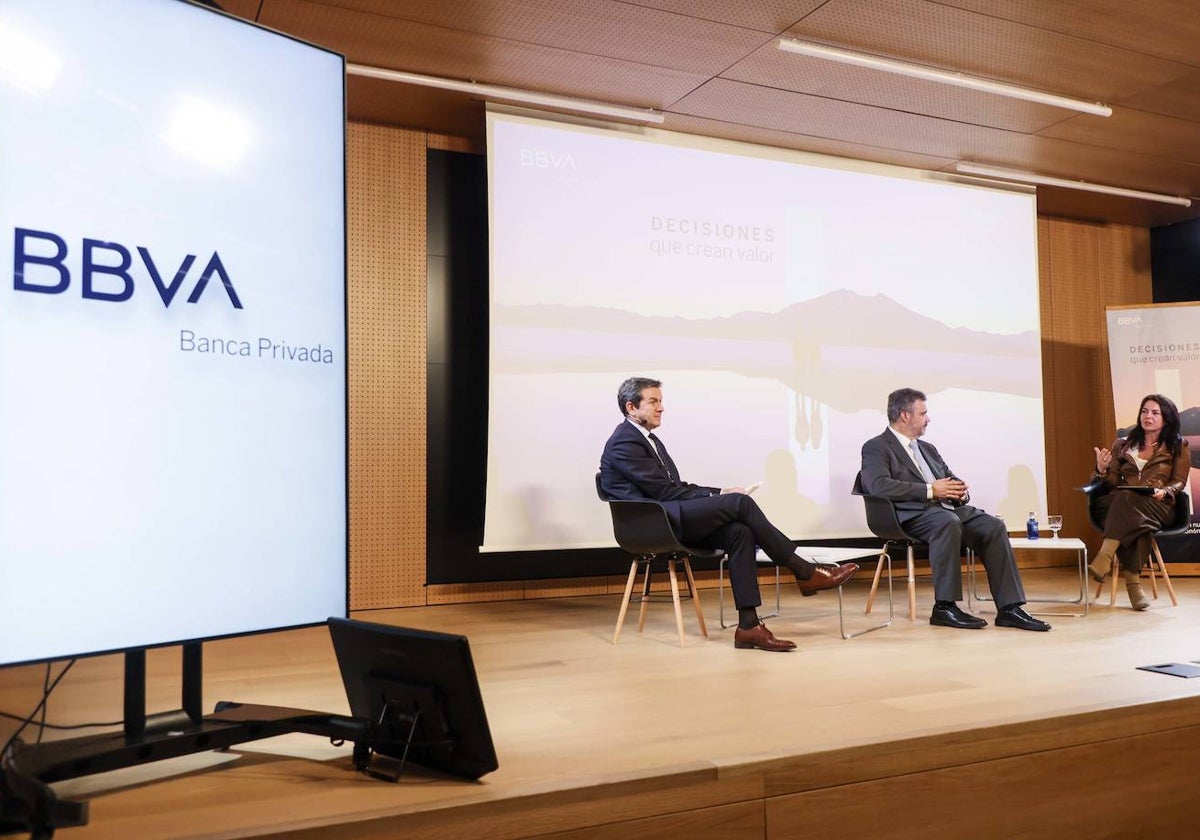 BBVA percibe un 2025 marcado por la incertidumbre y aboga por la diversificación en la inversión
