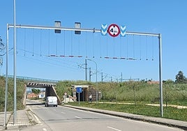 Al fondo, el puente sobre el que se van a acometer las obras de mejora y refuerzo.