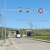 Al fondo, el puente sobre el que se van a acometer las obras de mejora y refuerzo.